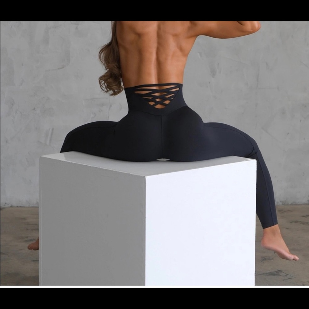 Bombshell sexy back leggings